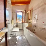 L' Angolo Di Pace Vasca Idromassaggio E Legno Alpino Con Vista Panoramica Sulla Valle